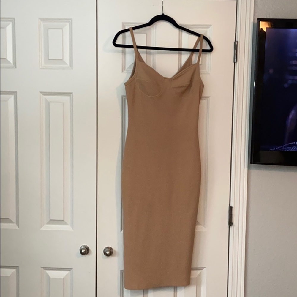 brown mid legthn dress, never worn